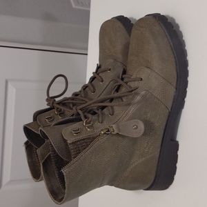 White mountain green combat boots, size 9.5- Never worn